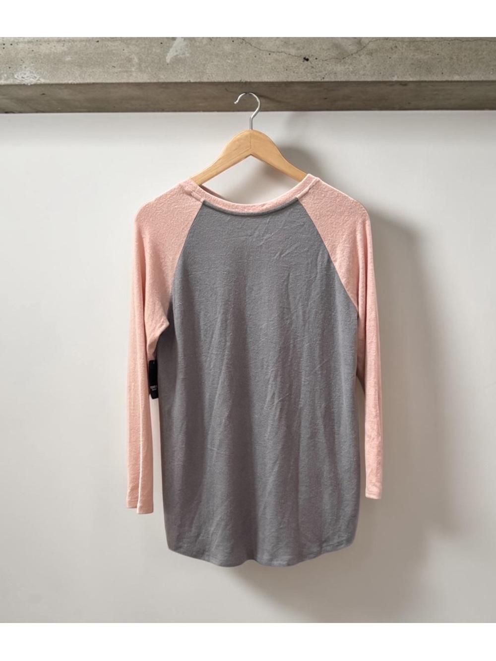 NWT Torrid Women’s Soft Plush Baseball Raglan Tee - Pink & Gray! Medium/Large! - Picture 2 of 9